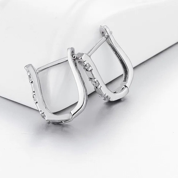 Dainty 925 Silver Plated Pierced Earrings with 3 Rhinestones - Picture 3 of 5